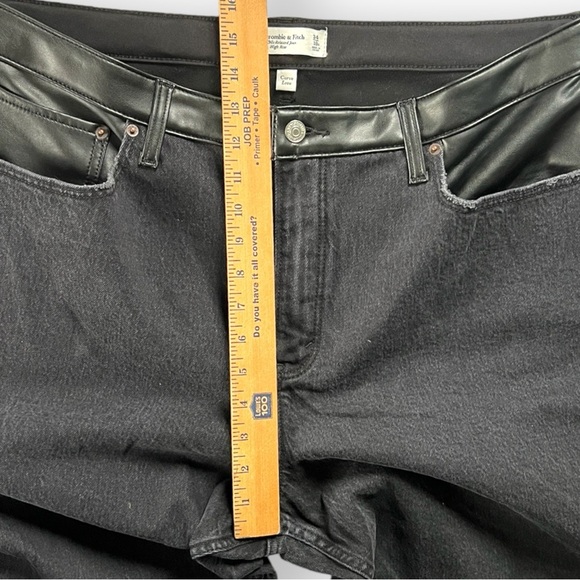 Abercrombie & Fitch Curve Love 90’s Relaxed Jean High Rise 18 Short Black - Picture 8 of 10